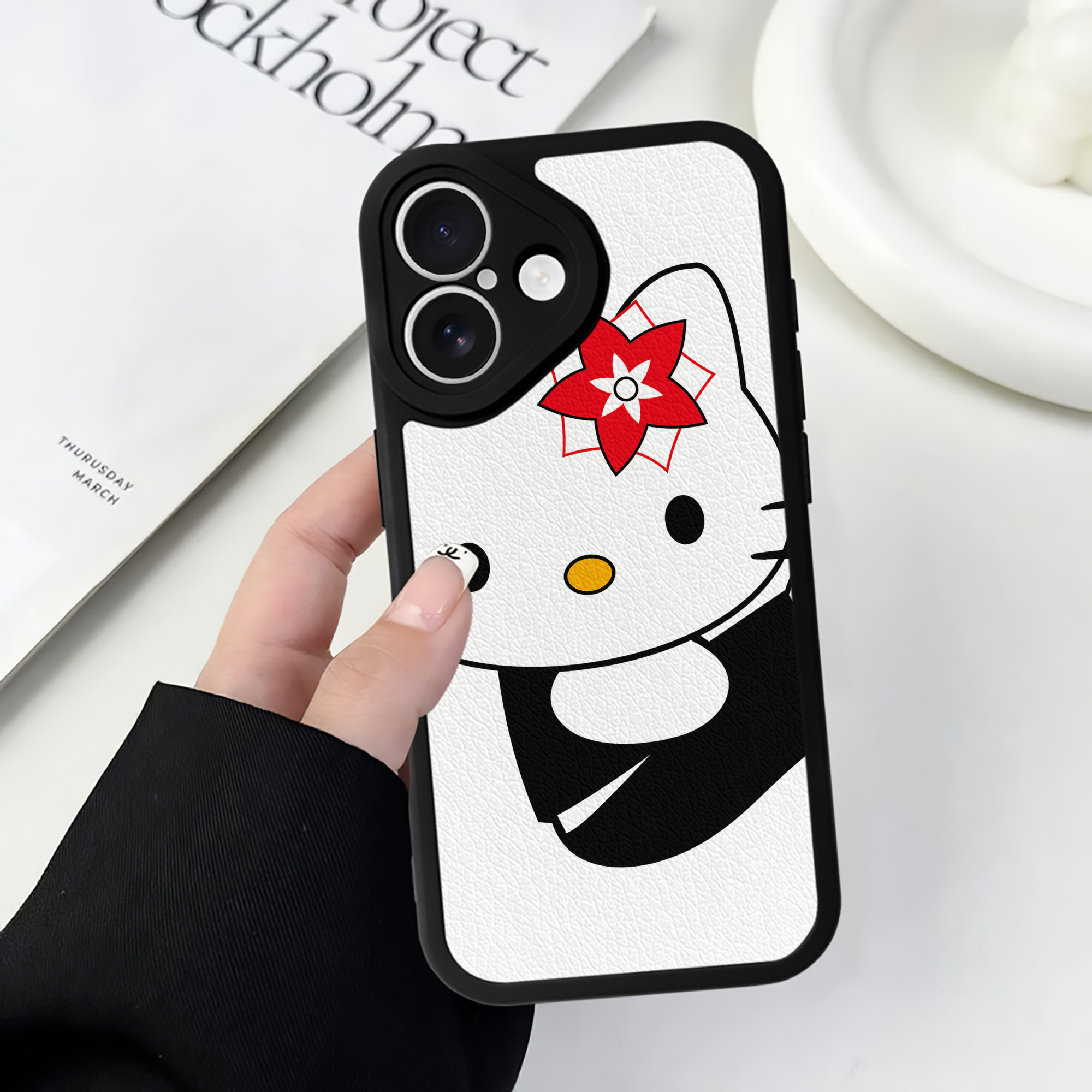 （画像用） Hello Kitty ハローキティ 【iPhone 16シリーズ対応】シリコンスマホケース（レザー調） 材質：シリコン